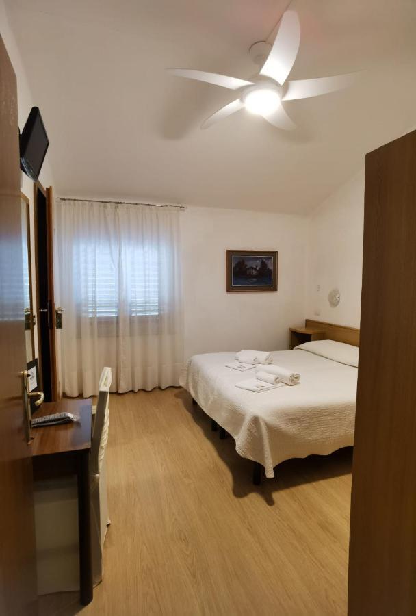 Albergo Miralaghi Padergnone Esterno foto