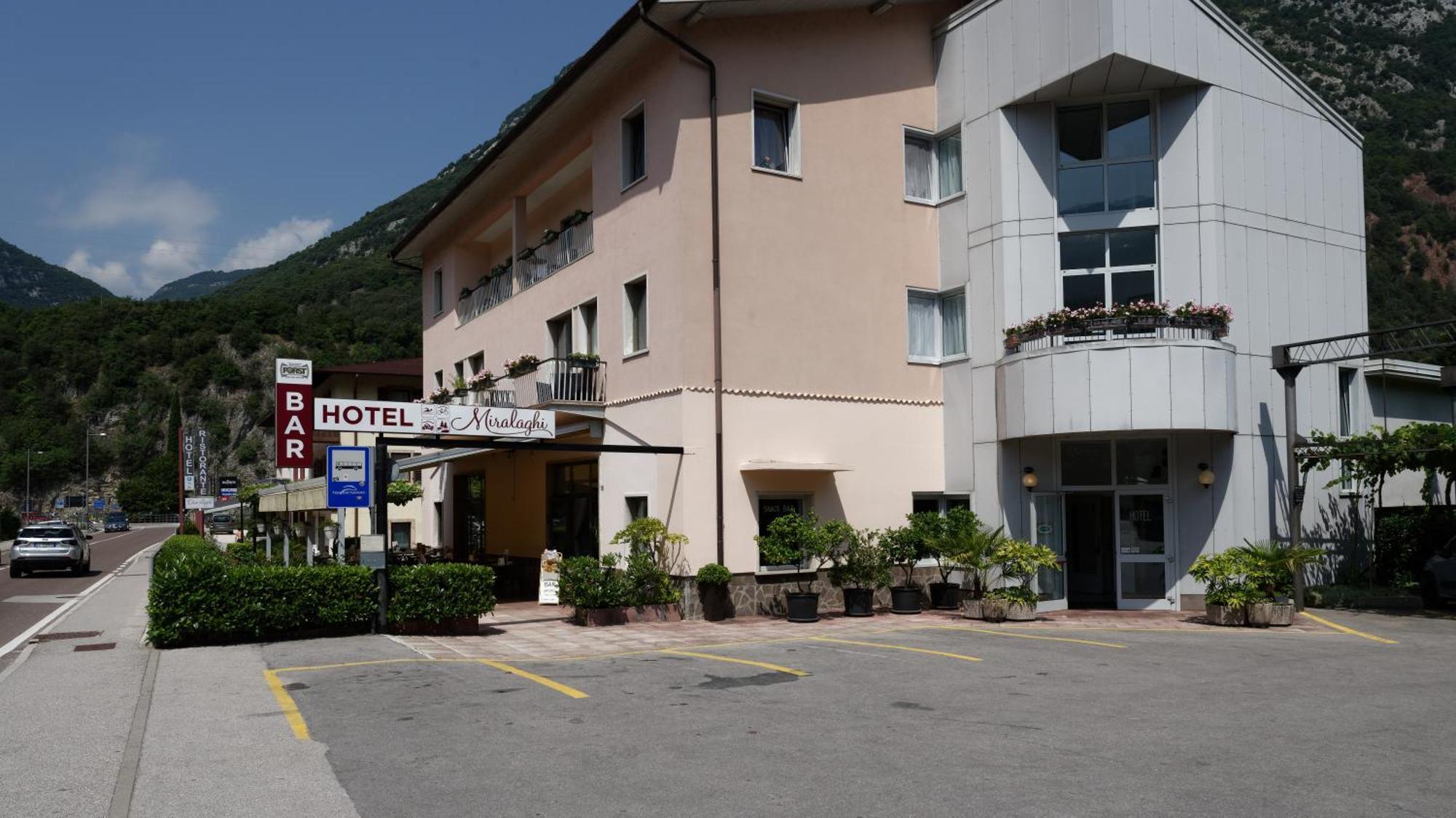 Albergo Miralaghi Padergnone Esterno foto