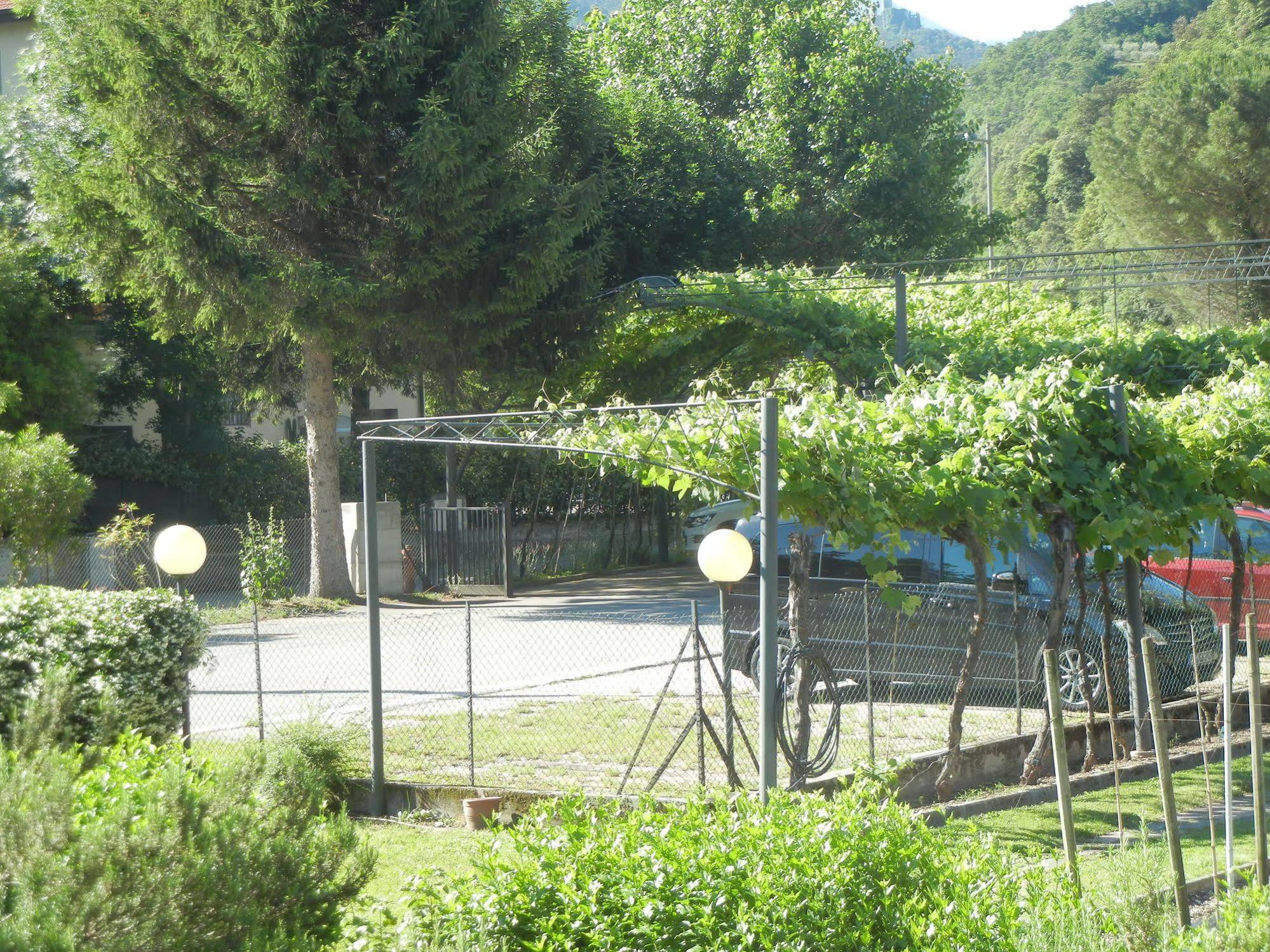 Albergo Miralaghi Padergnone Esterno foto