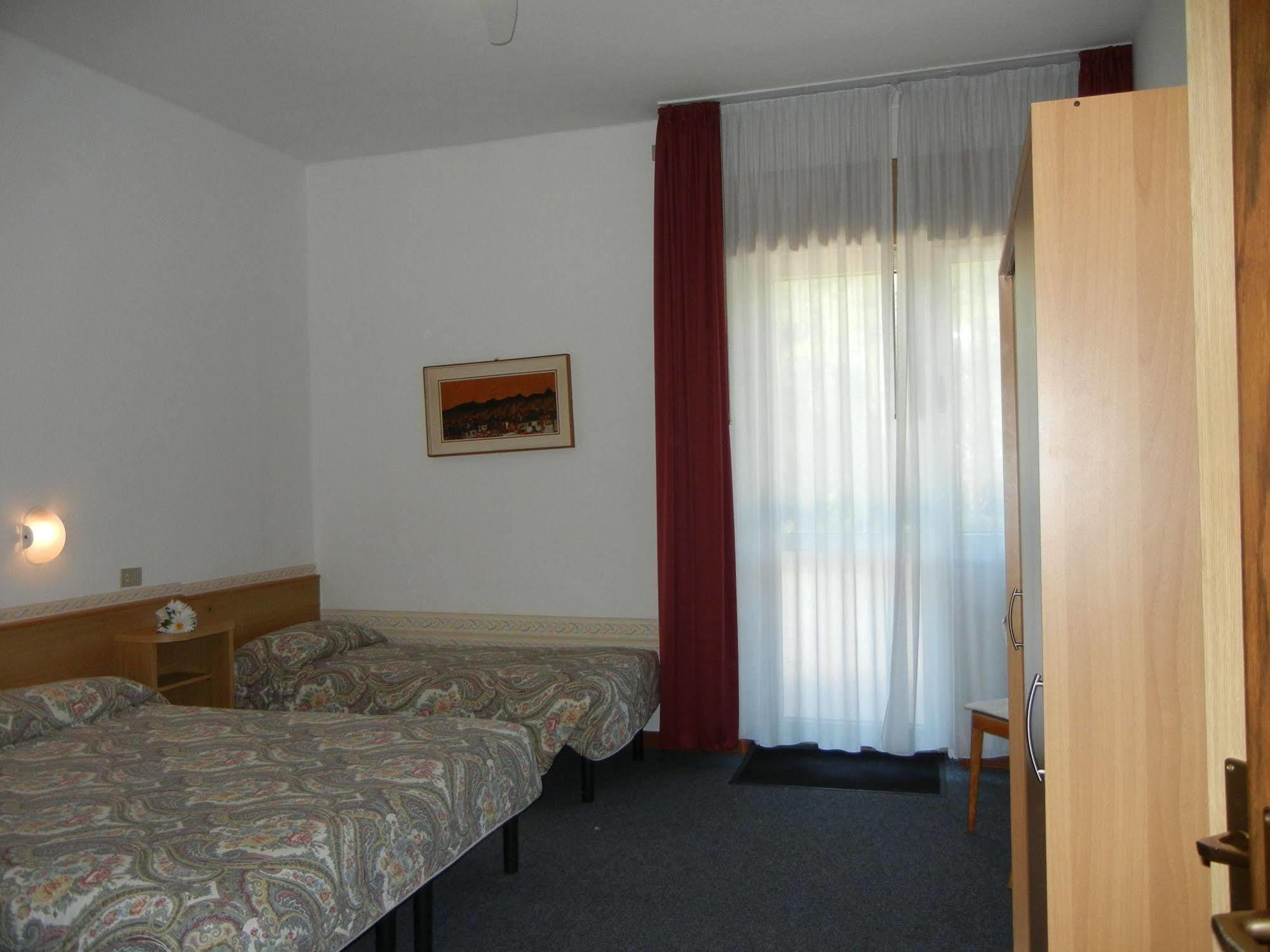 Albergo Miralaghi Padergnone Esterno foto